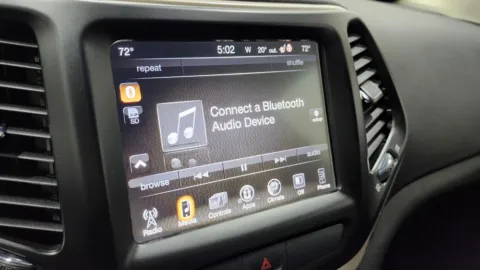 More photos of 2017 Jeep Cherokee Limited at Auto Boutique Ohio, OH