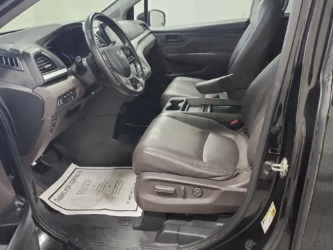 More photos of 2018 Honda Odyssey Touring at Auto Boutique Ohio, OH