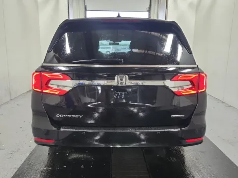 More photos of 2018 Honda Odyssey Touring at Auto Boutique Ohio, OH