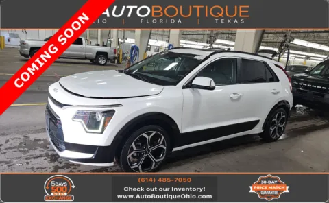 White 2023 Kia Niro EX Touring for sale in Columbus, OH
