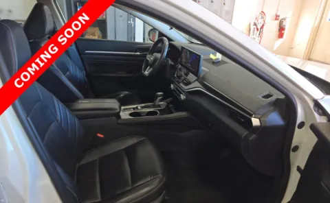 More photos of 2023 Nissan Altima 2.0 SR at Auto Boutique Ohio, OH