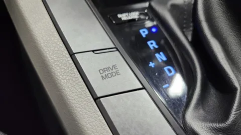 More photos of 2017 Hyundai Elantra SE at Auto Boutique Ohio, OH