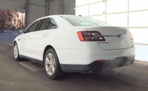 More photos of 2016 Ford Taurus SE at Auto Boutique Ohio, OH