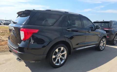 More photos of 2020 Ford Explorer Platinum at Auto Boutique Ohio, OH