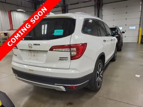 More photos of 2021 Honda Pilot Touring 7-Passenger at Auto Boutique Ohio, OH