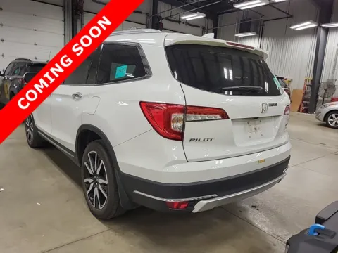 More photos of 2021 Honda Pilot Touring 7-Passenger at Auto Boutique Ohio, OH