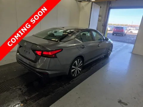 More photos of 2022 Nissan Altima 2.5 SR at Auto Boutique Ohio, OH