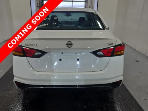 More photos of 2022 Nissan Altima 2.5 SR at Auto Boutique Ohio, OH