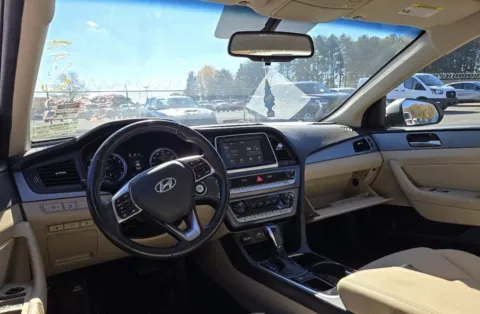 More photos of 2018 Hyundai Sonata SEL at Auto Boutique Ohio, OH