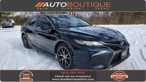 Blue 2021 Toyota Camry SE for sale in Columbus, OH