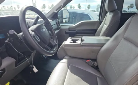 More photos of 2018 Ford Super Duty F-250 SRW XL at Auto Boutique Ohio, OH