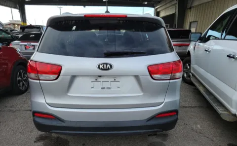 More photos of 2018 Kia Sorento LX V6 at Auto Boutique Ohio, OH