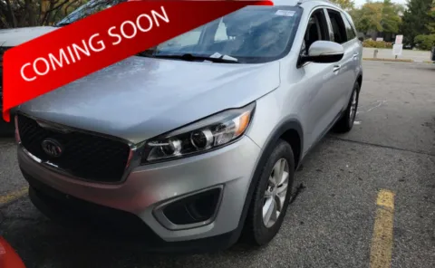 Silver 2018 Kia Sorento LX V6 for sale in Columbus, OH
