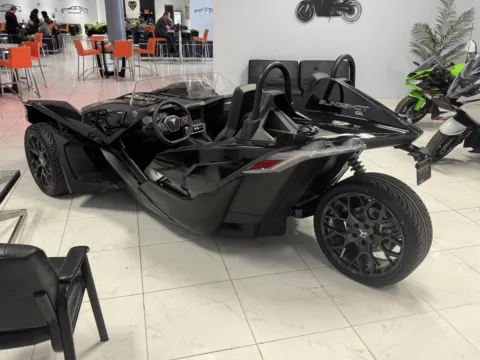 More photos of 2025 POLARIS SLINGSHOT SL at Auto Boutique Ohio, OH
