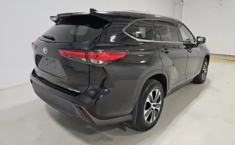 More photos of 2020 Toyota Highlander XLE at Auto Boutique Ohio, OH