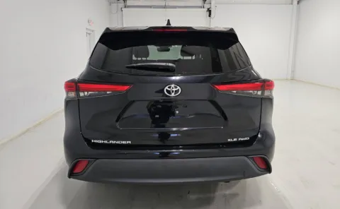 More photos of 2020 Toyota Highlander XLE at Auto Boutique Ohio, OH