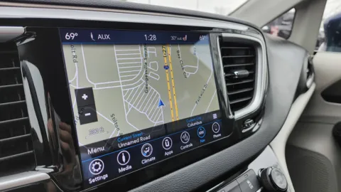 More photos of 2018 Chrysler Pacifica Touring L at Auto Boutique Ohio, OH