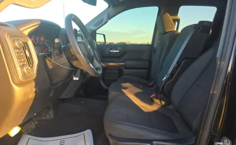 More photos of 2020 Chevrolet Silverado 1500 LT at Auto Boutique Ohio, OH