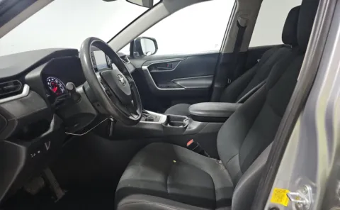 More photos of 2020 Toyota RAV4 LE at Auto Boutique Ohio, OH