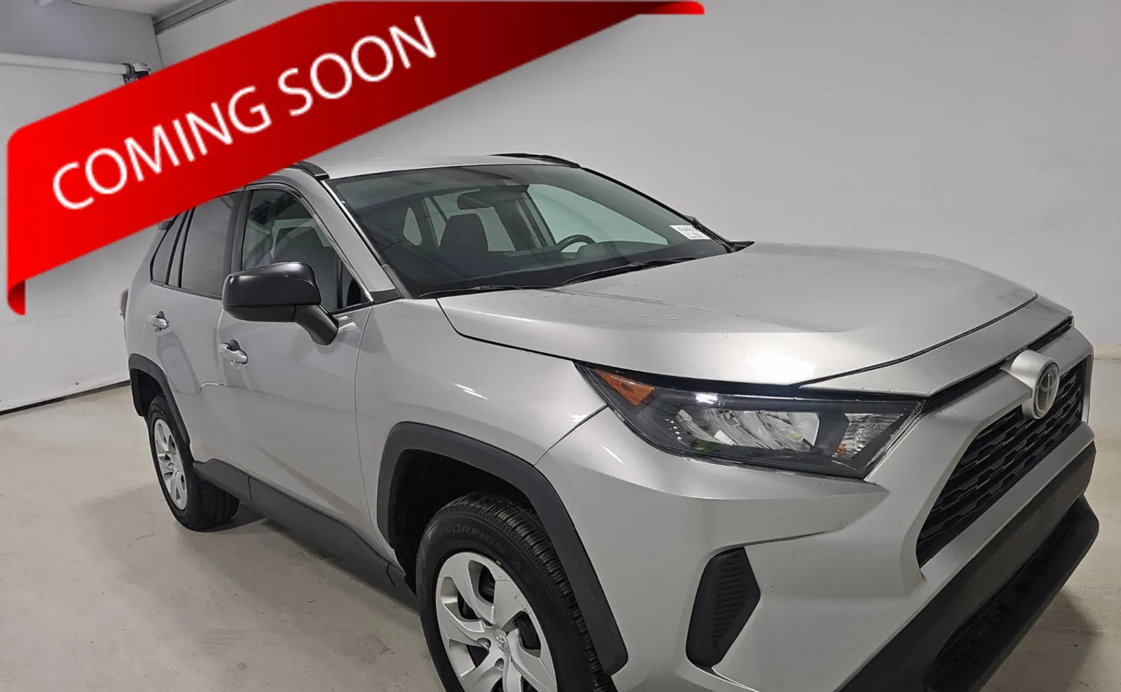 2020 Toyota RAV4 LE's photo