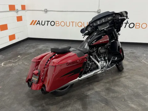 Another view of 2017 Harley-Davidson Street Glide CVO Street Glide for sale in Columbus, OH at Auto Boutique Ohio