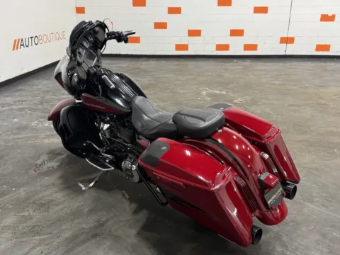 More photos of 2017 Harley-Davidson Street Glide CVO Street Glide at Auto Boutique Ohio, OH