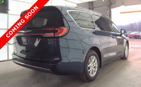 More photos of 2021 Chrysler Pacifica Touring L at Auto Boutique Ohio, OH