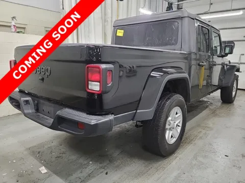 More photos of 2022 Jeep Gladiator Sport S at Auto Boutique Ohio, OH