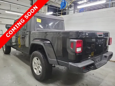 More photos of 2022 Jeep Gladiator Sport S at Auto Boutique Ohio, OH