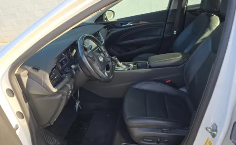 More photos of 2018 Buick Regal Sportback Essence at Auto Boutique Ohio, OH