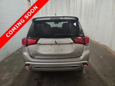 More photos of 2022 Mitsubishi Outlander PHEV SEL at Auto Boutique Ohio, OH