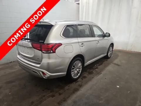 More photos of 2022 Mitsubishi Outlander PHEV SEL at Auto Boutique Ohio, OH
