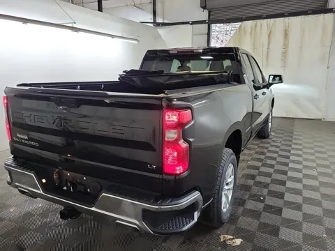 More photos of 2020 Chevrolet Silverado 1500 LT at Auto Boutique Ohio, OH