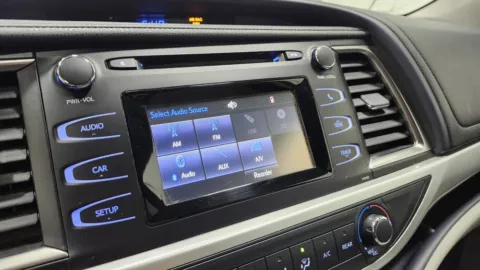 More photos of 2015 Toyota Highlander LE at Auto Boutique Ohio, OH