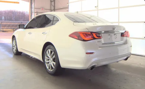 More photos of 2019 INFINITI Q70 3.7 LUXE at Auto Boutique Ohio, OH