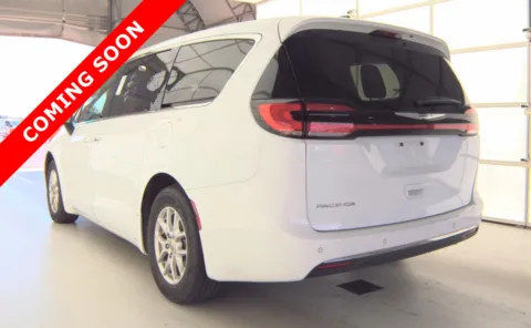 More photos of 2023 Chrysler Pacifica Touring L at Auto Boutique Ohio, OH