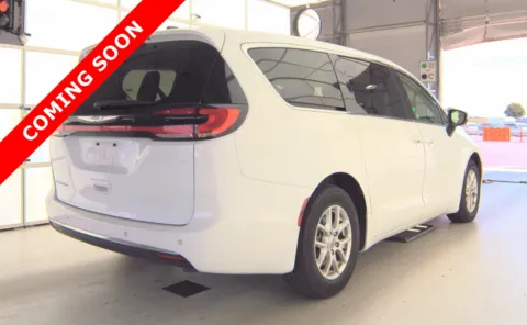 More photos of 2023 Chrysler Pacifica Touring L at Auto Boutique Ohio, OH
