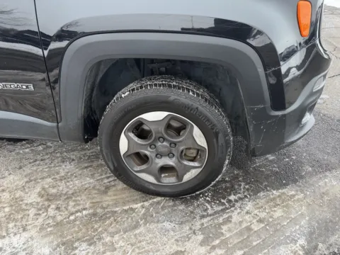 More photos of 2018 Jeep Renegade Sport at Auto Boutique Ohio, OH