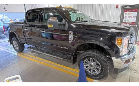 Another view of 2019 Ford Super Duty F-350 SRW XLT for sale in Columbus, OH at Auto Boutique Ohio