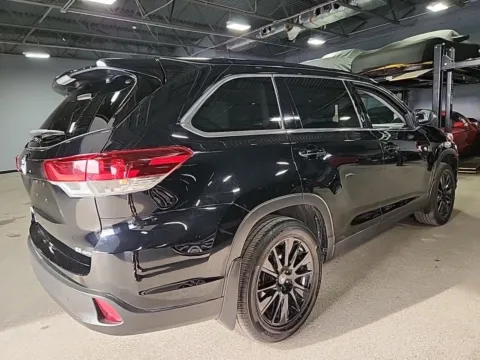 More photos of 2019 Toyota Highlander SE at Auto Boutique Ohio, OH