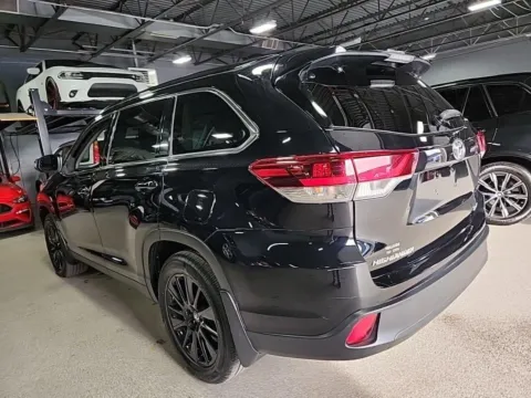More photos of 2019 Toyota Highlander SE at Auto Boutique Ohio, OH