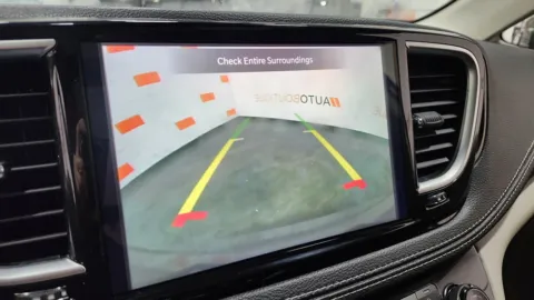 More photos of 2023 Chrysler Pacifica Limited at Auto Boutique Ohio, OH