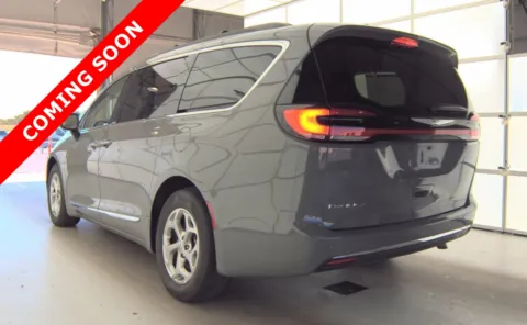 More photos of 2023 Chrysler Pacifica Limited at Auto Boutique Ohio, OH