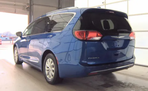 More photos of 2018 Chrysler Pacifica Touring L at Auto Boutique Ohio, OH