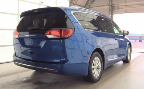 More photos of 2018 Chrysler Pacifica Touring L at Auto Boutique Ohio, OH