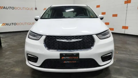 Another view of 2023 Chrysler Pacifica Touring L for sale in Columbus, OH at Auto Boutique Ohio