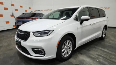 More photos of 2023 Chrysler Pacifica Touring L at Auto Boutique Ohio, OH