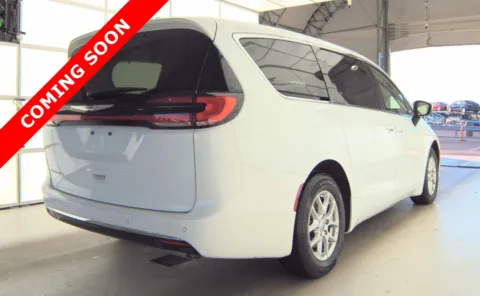More photos of 2023 Chrysler Pacifica Touring L at Auto Boutique Ohio, OH