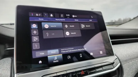 More photos of 2022 Jeep Compass Latitude Lux at Auto Boutique Ohio, OH