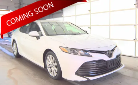 White 2018 Toyota Camry LE for sale in Columbus, OH